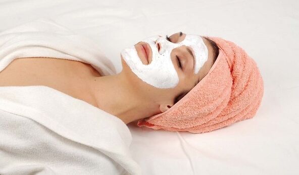 Máscara com efeito de clareamento e rejuvenescimento para envelhecimento da pele facial